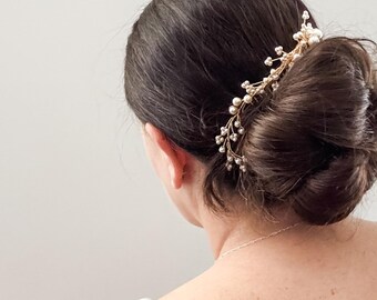 Dainty baby’s breath inspired Pearl comb with delicate details / WHIMSY gold bridal hair comb