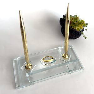 Juego de placa de identificación y bolígrafo de vidrio transparente personalizado para escritorio / Juego de escritorio de cristal personalizado con bolígrafo dorado / Ideas de regalos de vidrio para la oficina / Regalo para el consultorio del médico