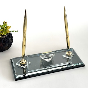 Targa da scrivania con doppio vetro e set di penne placcato oro / Set da scrivania in cristallo personalizzato con penna dorata / Idee regalo di lusso per ufficio