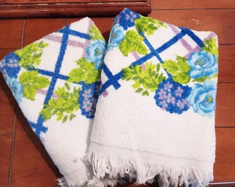 Set of 2 Vintage Floral Bath Towels by Cannon