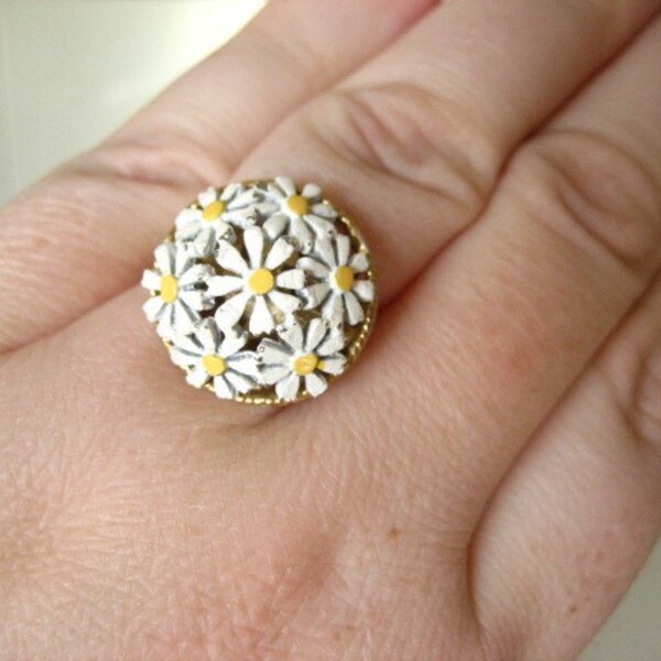 FREE SHIPPING-Vintage Daisy Ring- Adjustable