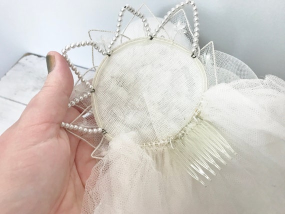 Vintage Short Bridal Veil with Beaded Head Piece … - image 5