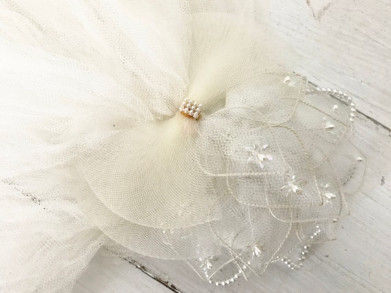 Vintage Short Bridal Veil with Beaded Head Piece … - image 3