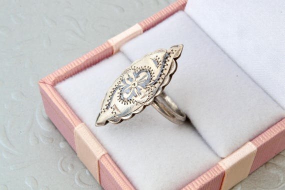 Sterling silver ring with flat surface, Floral ri… - image 2