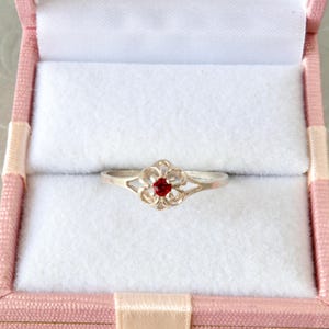 Vintage Sterling Silver Ring Röd Strass, Tunn Blomring Storlek 5