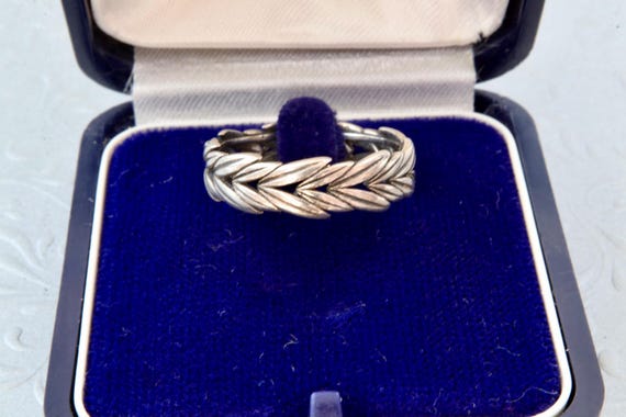 Sterling silver solid stripe ring, Silver leaves … - image 1