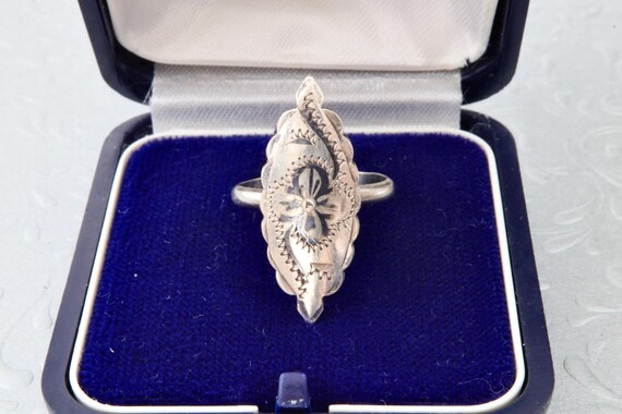 Sterling silver ring with flat surface, Floral ri… - image 4