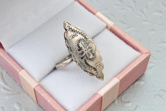 Sterling silver ring with flat surface, Floral ri… - image 3