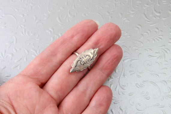 Sterling silver ring with flat surface, Floral ri… - image 10