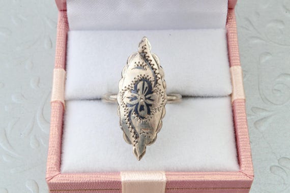 Sterling silver ring with flat surface, Floral ri… - image 1