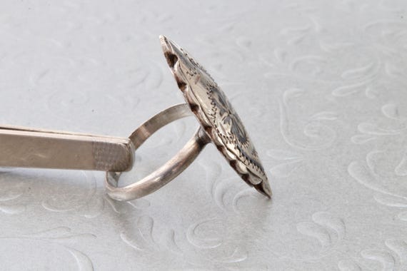 Sterling silver ring with flat surface, Floral ri… - image 7