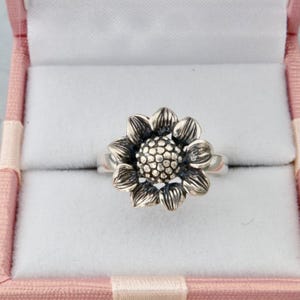 925 sterling silver flower ring, Vintage handmade silver flower ring