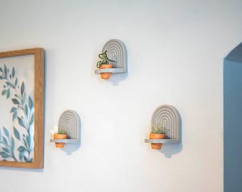Piccolo portapiante da parete in stile boho con vaso in terracotta / Decorazione da scrivania boho / Accessori per piante da interno / Piccolo vaso per Tillandsia