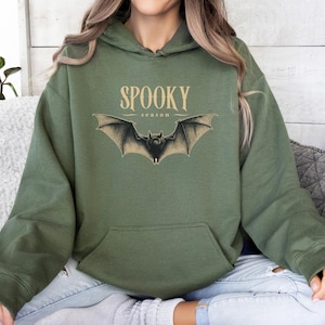 Spooky Season Hoodie Vintage Bat Halloween Hoodie Cozy Fall Pullover Flying Bat Sweatshirt Halloween Horror Hoodie Bat Wing Oversized Hoodie