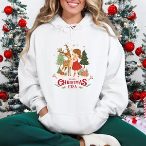 W mojej erze bożonarodzeniowej bluza z kapturem Wesoły i jasny prezent świąteczny z reniferem w stylu vintage Uroczy świąteczny bluza z kapturem Sezon bożonarodzeniowy Retro sweter Impreza bożonarodzeniowa