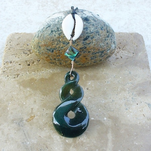 BC Jade Cowrie Shell Abalone Bead Pendant Necklace