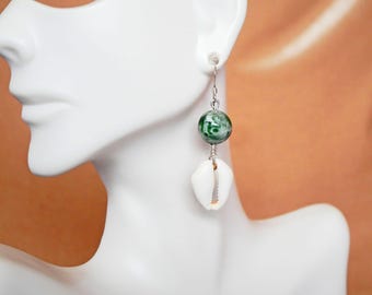 Pendientes de concha de cauri y ágata de árbol verde