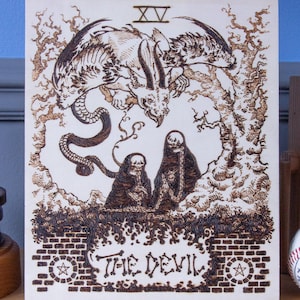 Decoración de pared con carta del tarot del diablo. Grabado en madera de 20 x 25 cm. Decoración de habitación, estilo brujería, pirograbado, gótico
