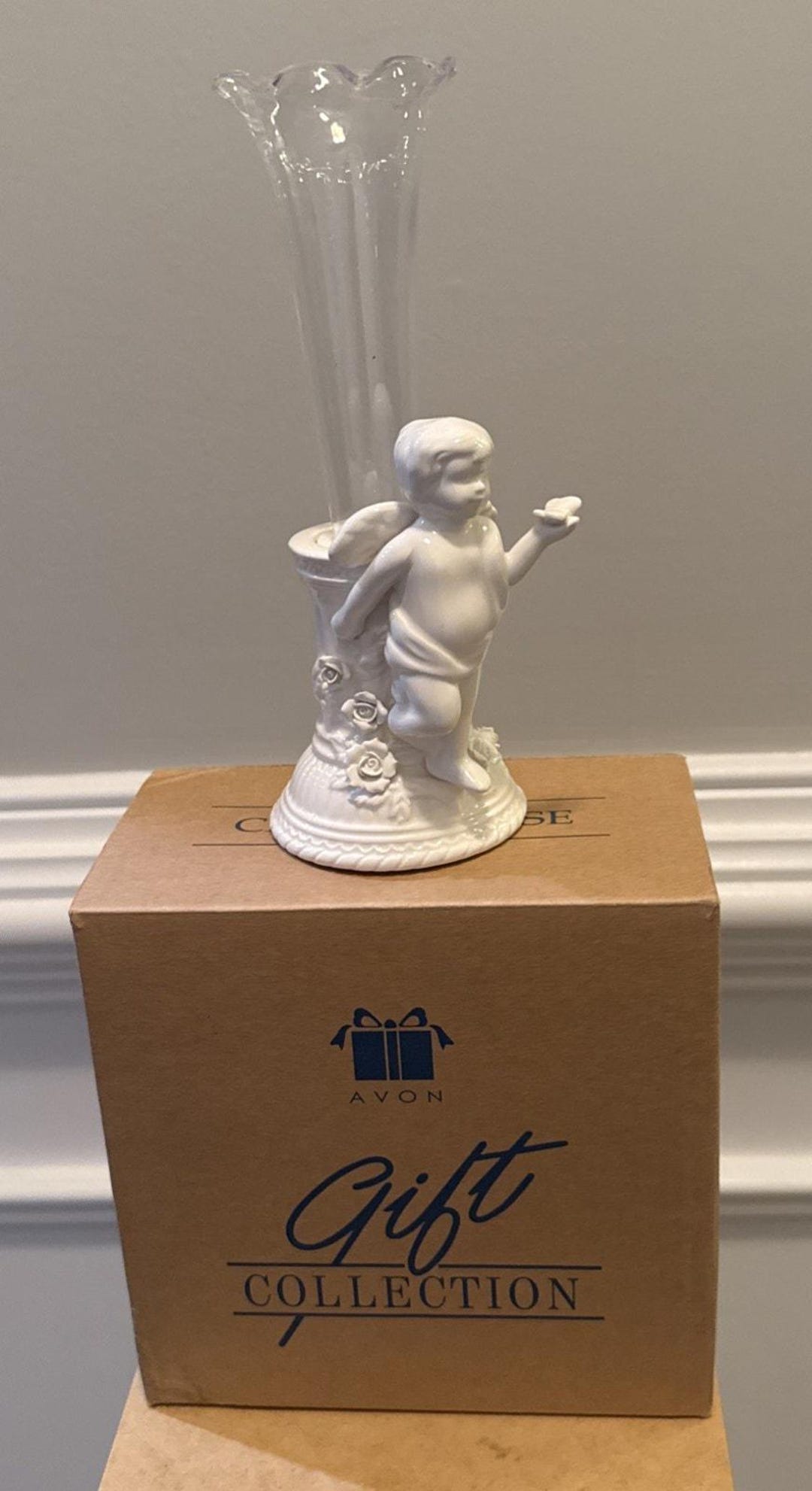 New AVON 2002 Beautiful Vintage Cherub Vase W/ Rose Design Gift ...