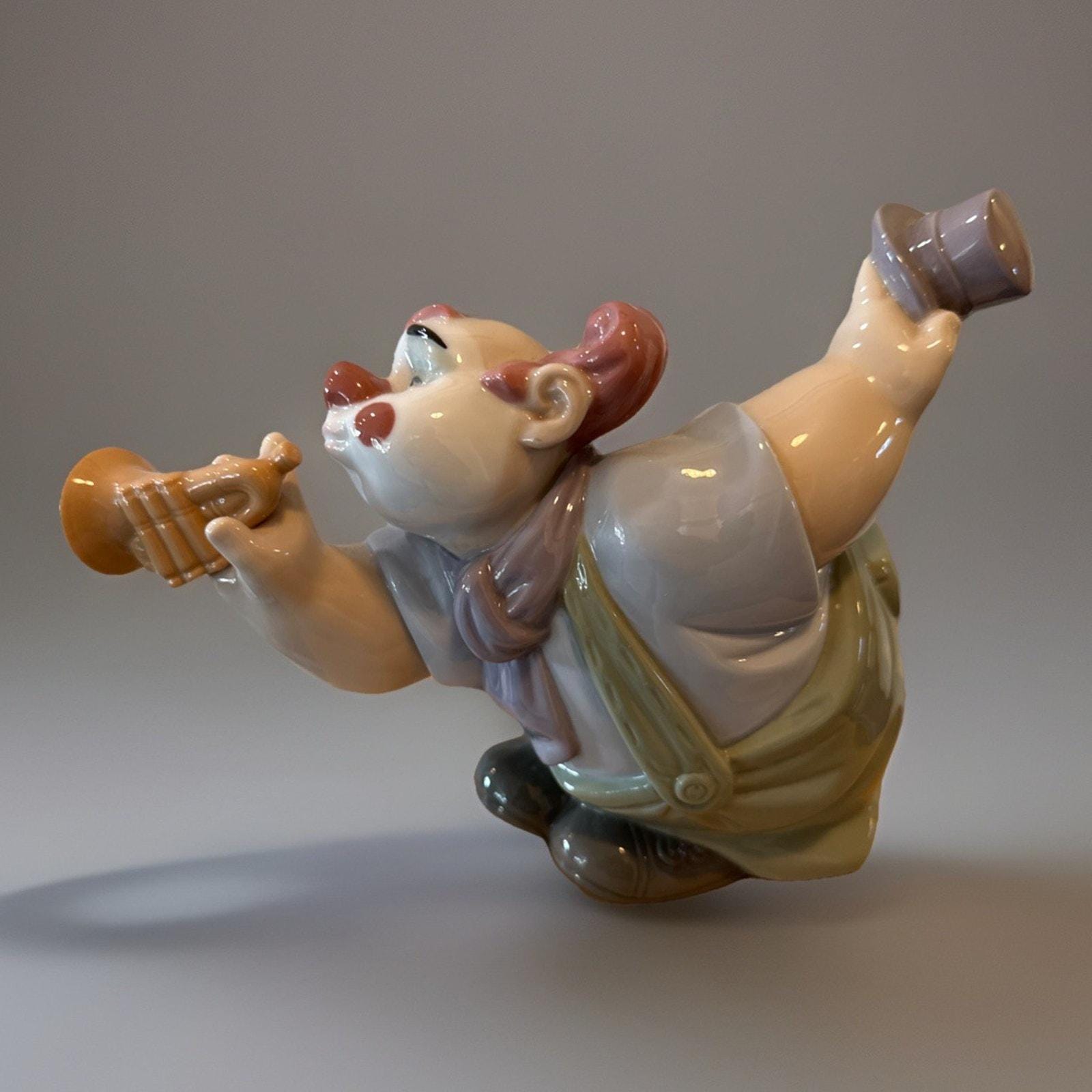 NAO Lladro 1492 “sing Along” Clown W/ Trumpet & Top Hat Porcelain