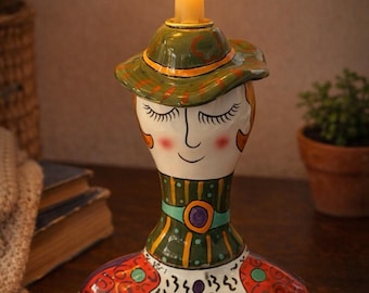 Ganz Patis folk handmålad keramisk damljusstake nyckfull folkkonst