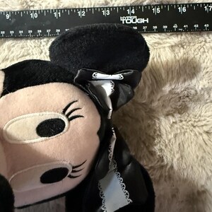 Disney Minnie Maus Plüsch SEGA 2008 Fun Fan Amuse Gothic Hase Puppe Schwarz Dress Bild 7