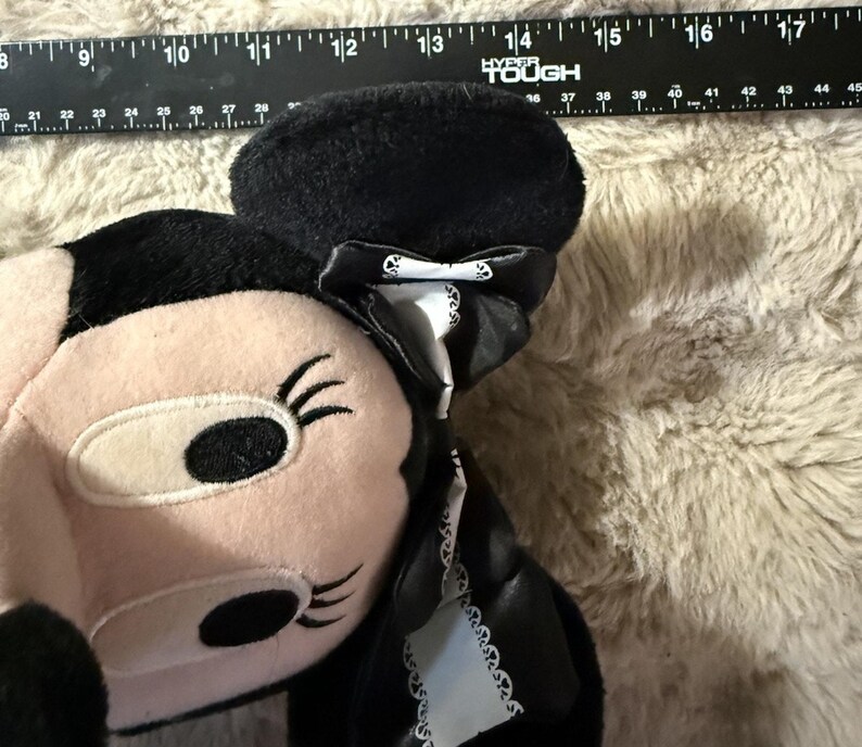 Disney Minnie Maus Plüsch SEGA 2008 Fun Fan Amuse Gothic Hase Puppe Schwarz Dress Bild 7