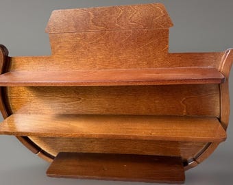 Vintage houten wandplank curiosa displayplank arkvorm 3-laags hangend
