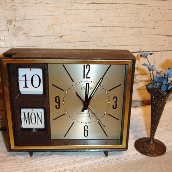 Vintage Bradley Calendar Date Alarm Clock