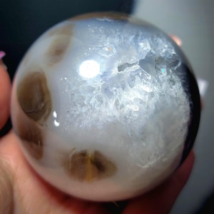 Sphère volcanique en agate (60E)
