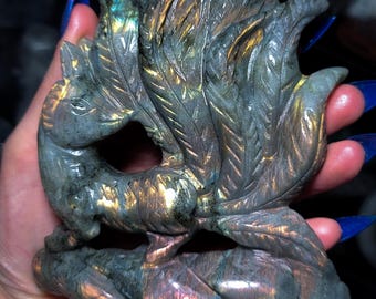 ラブラドライト九尾彫刻　台座つき 三日月彫刻のラブラドライト九尾狐 - 青と緑のフラッシュ - Etsy 日本