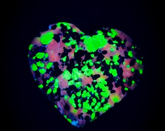 Willemite Heart Carving | Green and Red UV Reactive Crystal (55B)