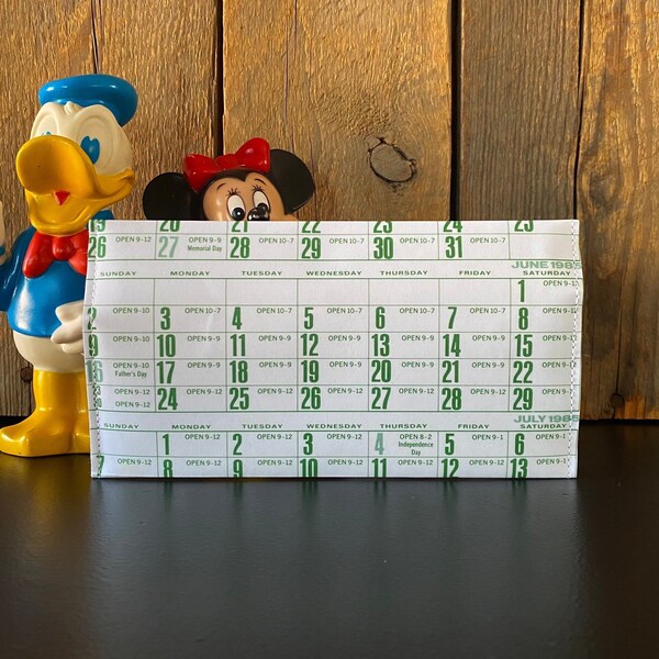 1985 Operating Hours Disneyland Map Clutch