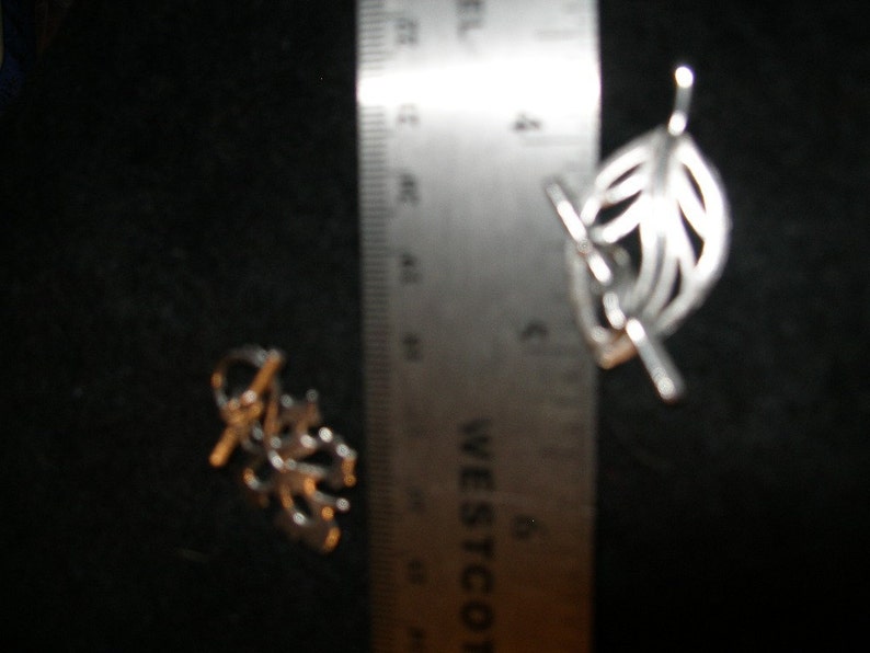 Skeleton leaf toggle clasps, silver 5 Weirwoods Oak Maple TeamESST, OlympiaEtsy, paganteam, etsyBuddhists, Witches of Etsy, WWWG image 4