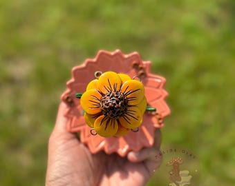 Schmucktablett | Gelbe Blume auf Pink