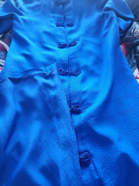 1960s Blue Floral Silk Kimono Robe Housedress - image 8