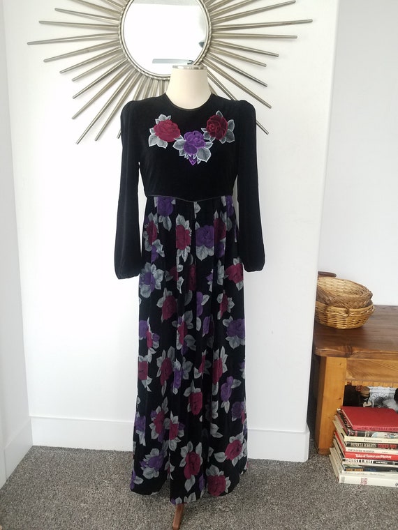 Purple and Black Floral Goth VELVET 1970's Maxi D… - image 5