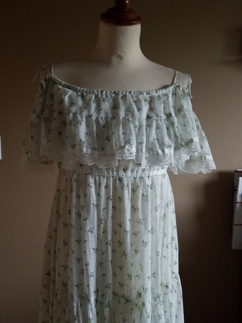 Gorgeous GUNNE SAX Maxi Length Floral Print Off Shoulder Summer Dress