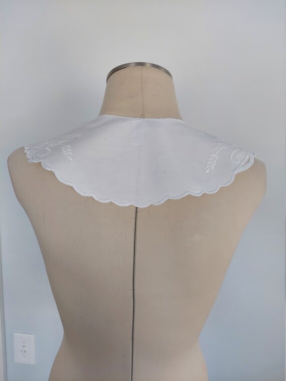 White Cotton Collar with Wite Embroidery - image 3