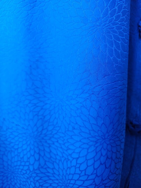 1960s Blue Floral Silk Kimono Robe Housedress - image 4