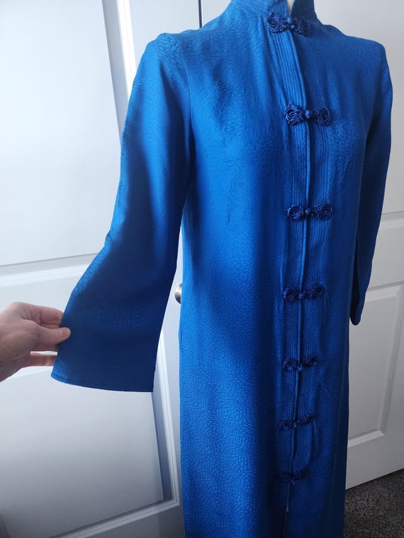 1960s Blue Floral Silk Kimono Robe Housedress - image 5