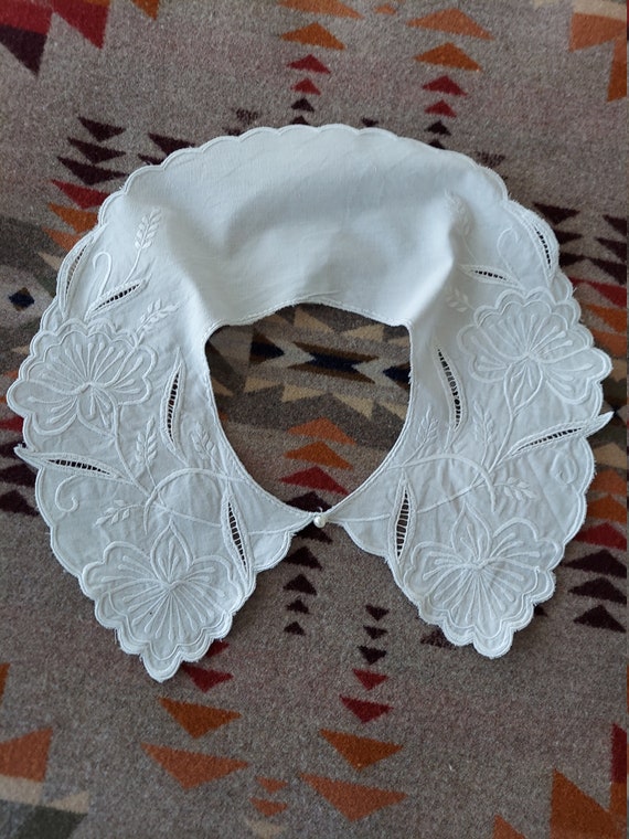 White Cotton Collar with Wite Embroidery - image 4