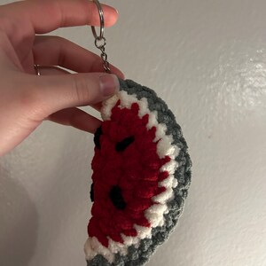 Handmade Watermelon Plush Keychain – Cute Fruit Keyring Gift, Crochet Summer Accessory, Kawaii Food Charm, Soft Yarn Keychain