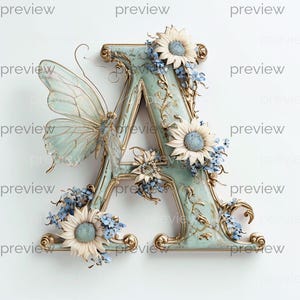 Op de afbeelding: Een decoratieve letter "A" in lichtblauwgroen, versierd met gouden accenten, bloemen en een vlinder. De letter is versierd met crèmekleurige zonnebloemen, blauwe bloesems en een gedetailleerde vlinder met delicate vleugels.