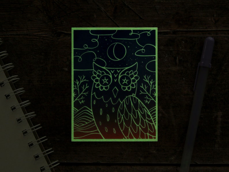 Night Owl Pegatina de vinilo que brilla en la oscuridad imagen 3