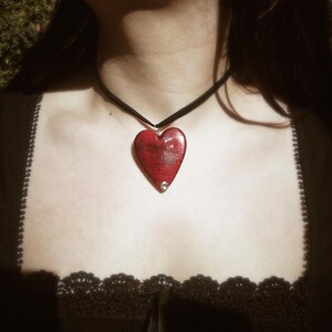 Choker mit rotem Herz