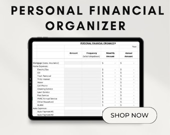 Puede incluir: Una tableta digital que muestra una plantilla de hoja de cálculo de organizador financiero personal. La hoja de cálculo incluye columnas para el monto, la frecuencia, el monto mensual y el monto anual. La hoja de cálculo enumera varios gastos, incluidos la hipoteca, los gastos del hogar, los gastos del automóvil y otros gastos del hogar. El texto "COMPRAR AHORA" se muestra en un botón en la parte inferior de la pantalla.