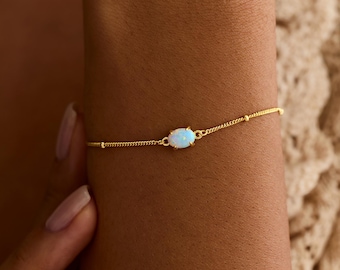 Bracelet en opale, bijoux délicats en opale, chaîne de perles en or minimaliste, pierre de naissance d'octobre, bracelet pour maman élégant, cadeau de Noël, bijoux de charme