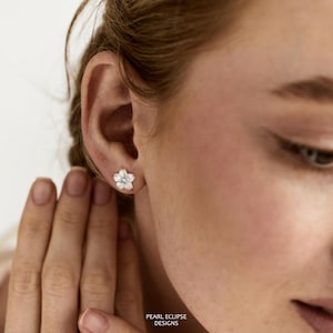 Mother of Pearl Earrings, Dainty Flower Studs, Bridal Earrings, Bridesmaid Gift, Minimalist Jewelry, Wedding Accessories, Gift for Her