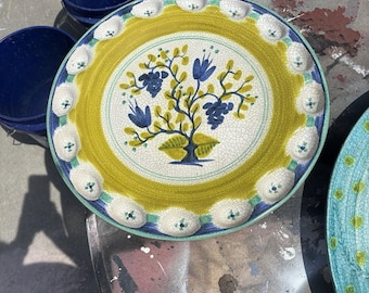 Centrotavola vintage in maiolica XL, raro piatto in ceramica con uovo alla diavola, 15 1/2" di diametro, dipinto a mano